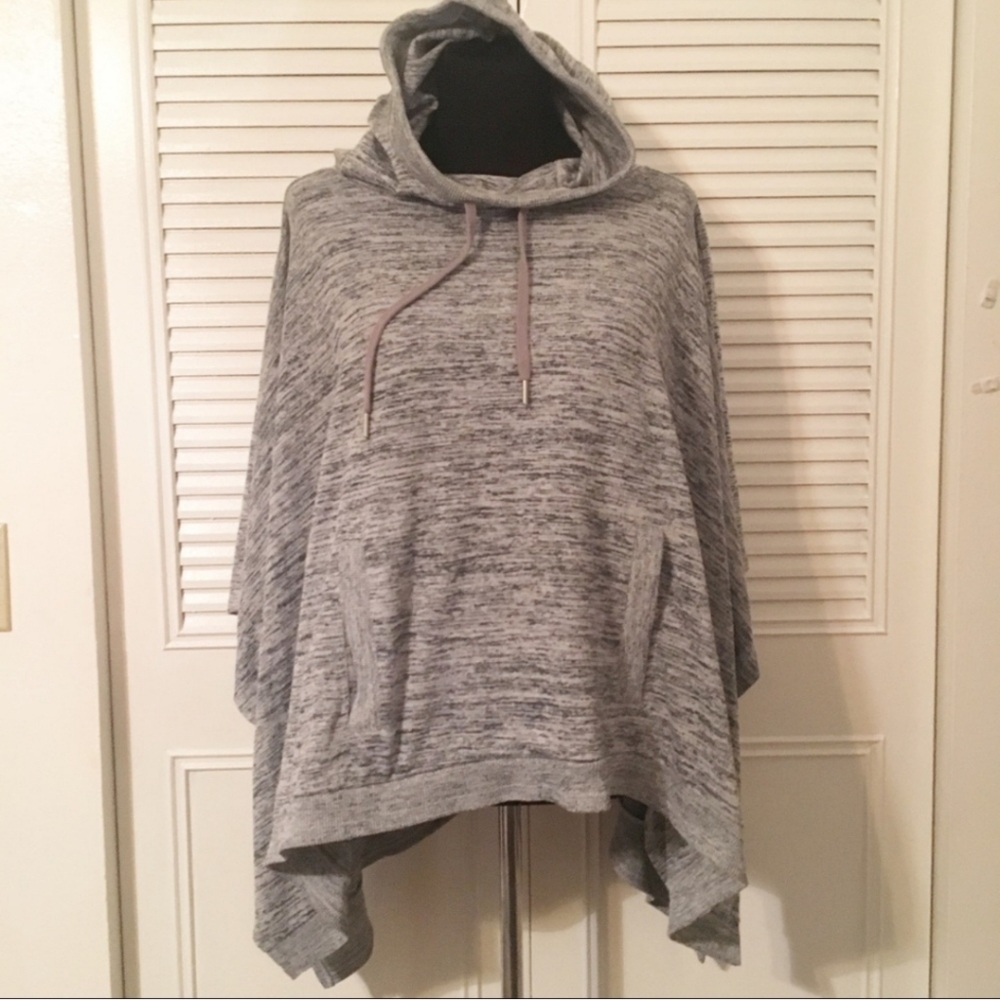 Athleta Blissful Poncho Gray Knit Top Women's M Work Out Athletic Casual